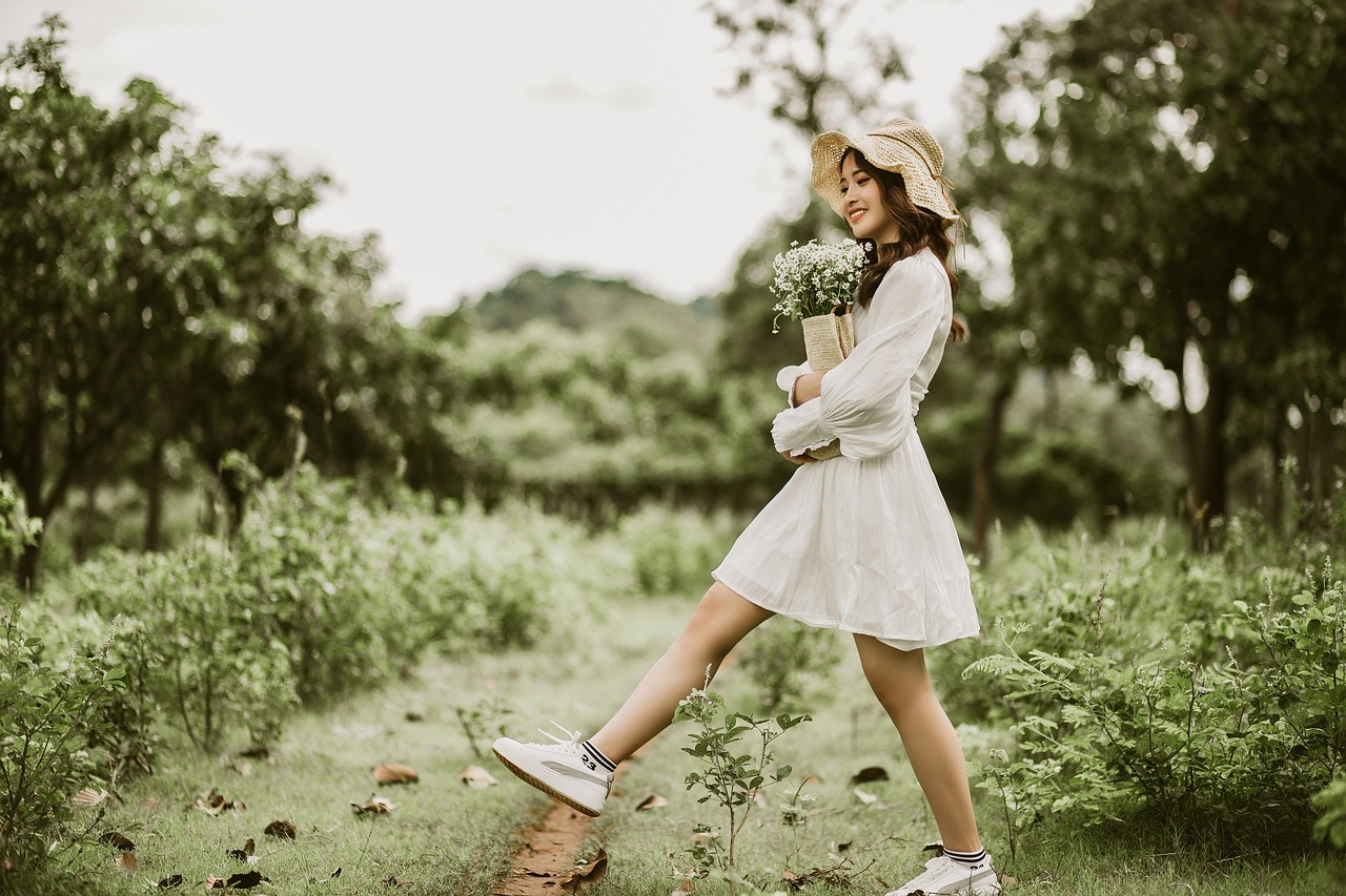 Girl, fashion, flowers — Grab No Deposit Bonuses and Free Spins at BetMac Casino