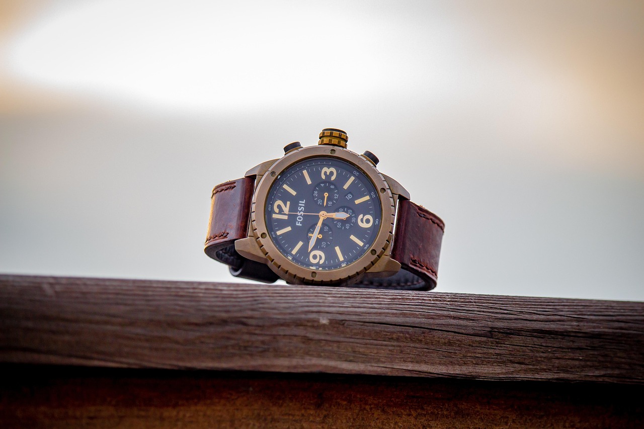 Wrist watch, clock, chronograph — Unlock Exclusive Cashback Deals at Lucky Mister Casino Now